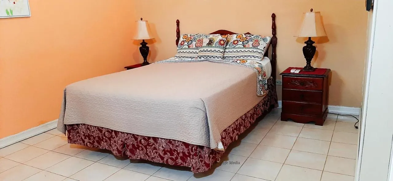 Jamaica Extended Stay / Golf Veiw Villa Montego Bay Homestay