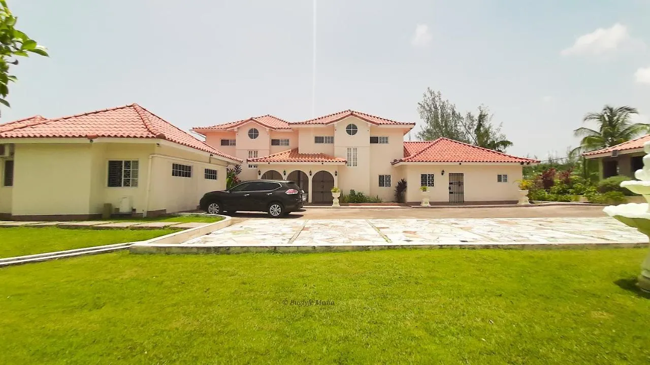 Jamaica Extended Stay / Golf Veiw Villa Montego Bay Homestay